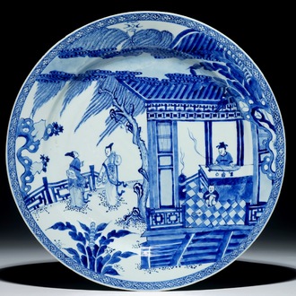 Een Chinese blauw-witte schotel met scène uit "De Romance van de Westelijke Kamer", Yongzheng