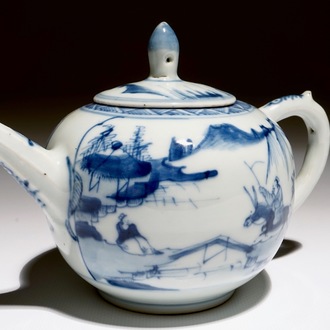 Een Chinese blauw-witte theepot met een wijze op een ezel, Kangxi