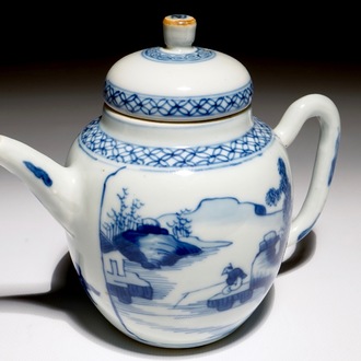 Een Chinese blauw-witte theepot met landschapsdecor, Kangxi