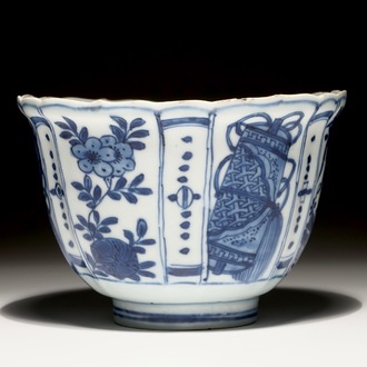 Een Chinese blauw-witte kraaienkom, Ming, Wanli