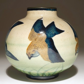 Een zeldzame steengoed vaas met gestileerde vogels, Charles Catteau voor Boch Frères Keramis, ca. 1930