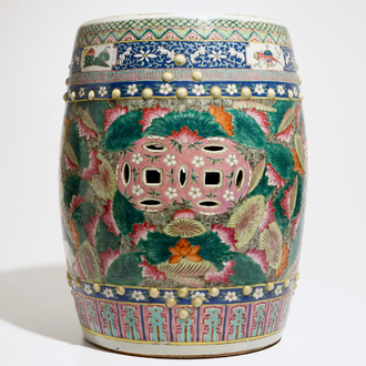 Un tabouret en porcelaine de Chine famille rose à décor d'oiseaux et fleurs de lotus, 19ème