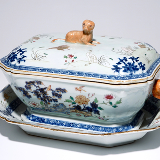 Une terrine sur son support en porcelaine de Chine famille rose, Qianlong