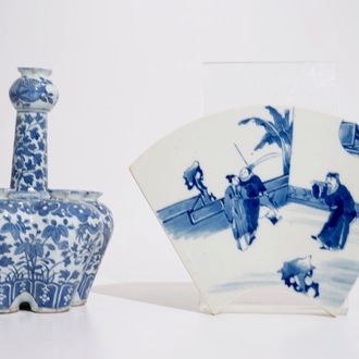 A Chinese blue and white tulipiere and a fan-shaped plaque, 19th C.