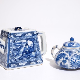 Een Chinese blauw-witte theepot met deksel, 19e eeuw en een Chinese blauw-witte theepot met deksel, Kangxi