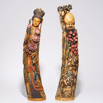Een paar grote polychrome Chinese ivoren figuren van onsterfelijken, 19e eeuw