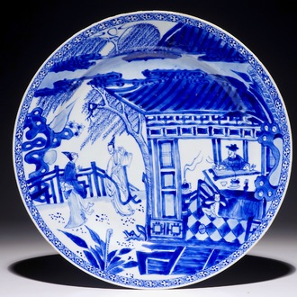 Een Chinese blauw-witte schotel met scène uit "De Romance van de Westelijke Kamer", Yongzheng