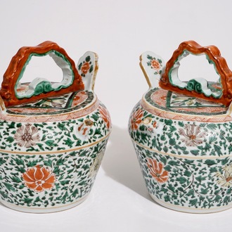 A pair of Chinese famille verte lime pots, poss. for the Vietnamese market, Kangxi