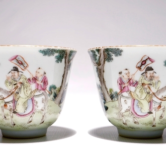 A pair of fine Chinese famille rose cups, Guangxu mark, 20th C.