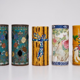 5 porte-chapeaux en porcelaine de Chine qianjiang cai et sancai et en cloisonné, Chine, 19/20ème