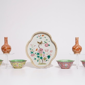 A Chinese famille rose dish, a pair of dragon vases and four Canton enamel bowls, 19/20th C.