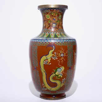 Un grand vase aux dragons en cloisonné, Chine, 19/20ème