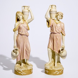 Een paar grote figuren met kruiken in Griekse stijl, Royal Dux, Bohemen, begin 20e eeuw