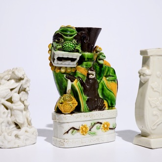 A Chinese Dehua blanc de Chine vase and a small group, with a sancai-style buddhist lion joss stick holder, 18/19th C.