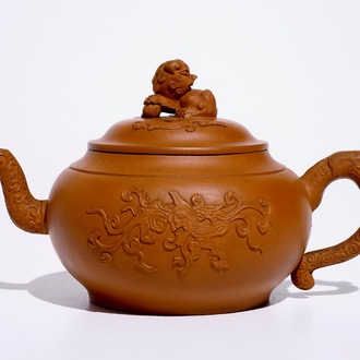 A fine Chinese Yixing teapot and cover, Kangxi