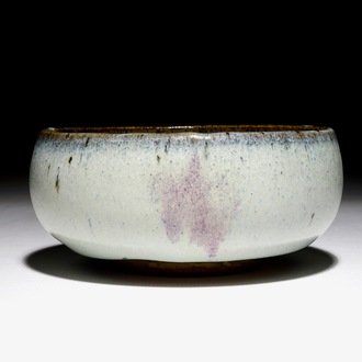 Un bol en porcelaine de Chine de type jun, 19/20ème