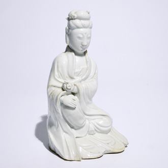 A Chinese Dehua blanc de Chine model of Guanyin, 18/19th C.