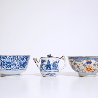 A Chinese blue and white octagonal bowl and teapot and an Imari-style bowl, 18/19th C.