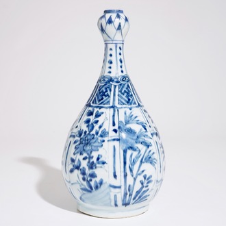 A Chinese blue and white garlic-head bottle vase, Ming, Wanli