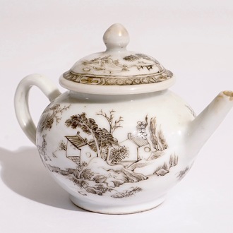 Een Chinese miniatuur theepot met grisaille landschapsdecor, Yongzheng