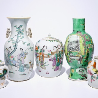 Cinq vases en porcelaine de Chine famille rose et verte, 19/20ème