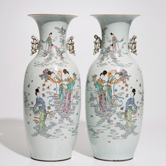 A pair of Chinese famille rose vases with female immortals, 19/20th C.