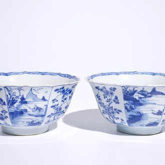 Une paire de bols octogonaux en porcelaine de Chine bleu et blanc, Kangxi