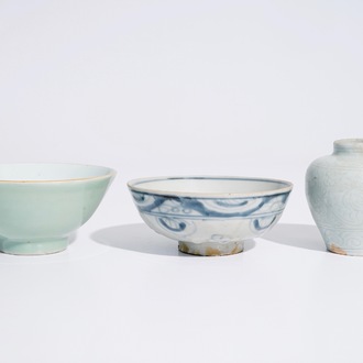 A Chinese blue and white bowl, an incised celadon vase and a celadon bowl, Ming and 19th C.