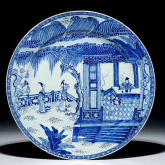 Een Chinese blauw-witte schotel met scène uit "De Romance van de Westelijke Kamer", Yongzheng