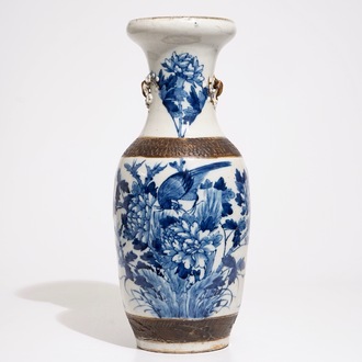 A Chinese Nanking blue and white on crackle ground vase, 19th C.