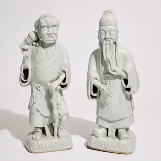 A pair of tall Chinese Dehua blanc de Chine figures of immortals, 18/19th C.