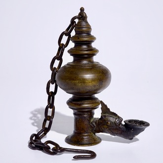 Een bronzen olielamp, Tibet, 19/20e eeuw