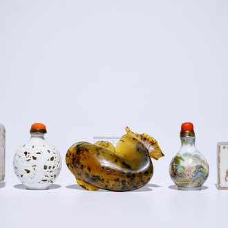 Five various Chinese snuff bottles, 19/20th C.