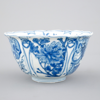 Un bol "au corbeau" en porcelaine de Chine bleu et blanc, Ming, Wanli