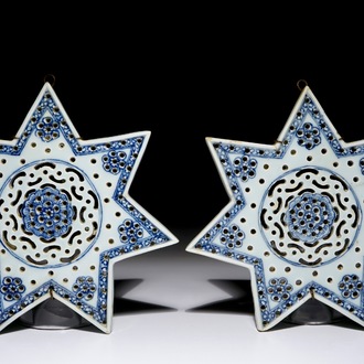 A pair of Chinese blue and white star-shaped strainers for the Persian market, Qianlong