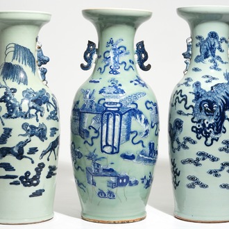 Trois grands vases en porcelaine de Chine à décor en bleu et blanc sur fond céladon, 19ème