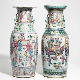 Deux grands vases en porcelaine de Chine famille rose, 19ème