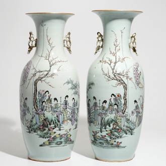 A pair of tall Chinese famille rose vases with ladies in a garden, 19/20th C.