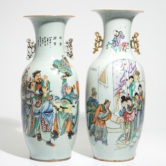 Deux grands vases en porcelaine de Chine famille rose et calligraphie, 19/20ème