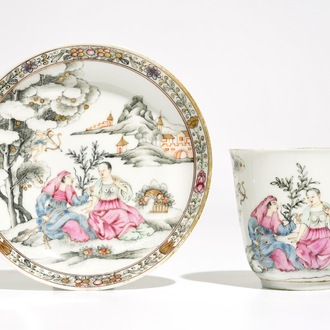 Une tasse et soucoupe en porcelaine de Chine famille rose, Qianlong