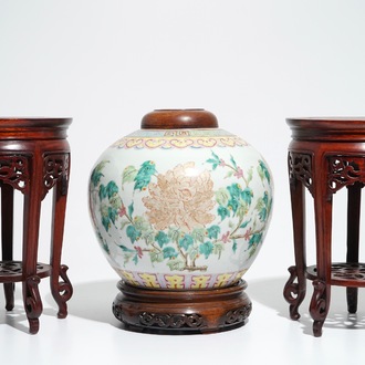 A Chinese famille rose jar and cover, with a pair of wooden stands, 19/20th C.