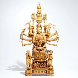 Un grand modèle de la Guanyin à 1000 bras en ivoire sculpté, Chine, 19ème