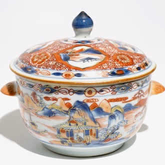 Une terrine et son couvercle en porcelaine de Chine de style Imari, Kangxi