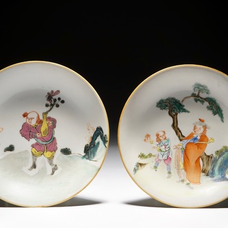 Two Chinese famille rose saucer plates with foreigners, Qianlong/Jiaqing