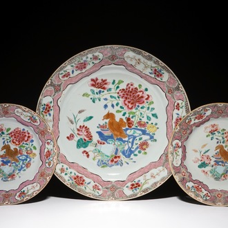 A Chinese famille rose charger and two plates with mandarin ducks, Qianlong