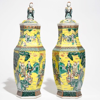 A pair of Chinese hexagonal famille verte yellow-ground vases and covers, 19th C.