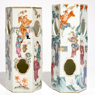 Deux porte-chapeaux en porcelaine de Chine famille rose, 19ème