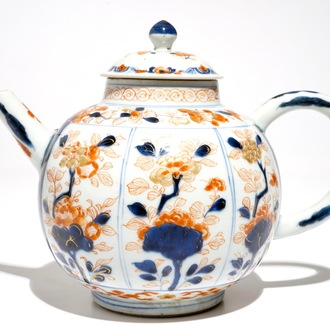 A large Chinese Imari style globular teapot and cover, Kangxi