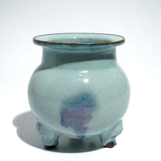 A small Chinese junyao-glazed tripod censer, 19th C.