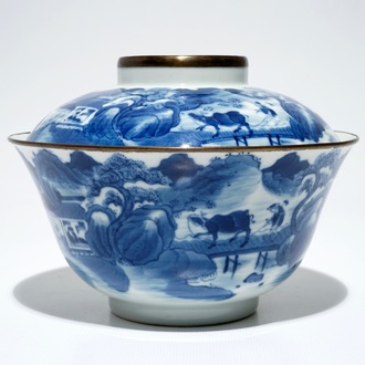 Een Chinese blauwwitte "Blue de Hue" dekselkom voor de Vietnamese markt, Xianfeng merk en periode